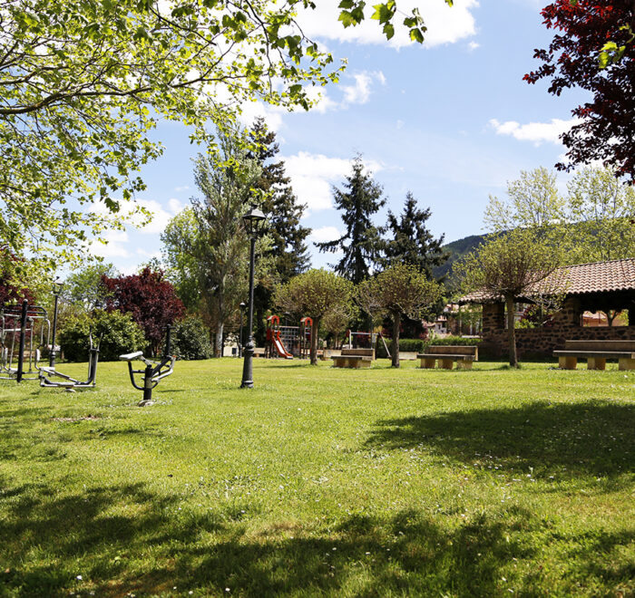 PARQUE PARA NIÑOS Y MAYORES PARQUE PARA NIÑOS Y MAYORES