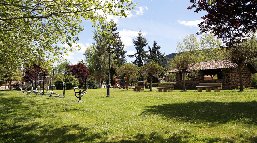 PARQUE PARA NIÑOS Y MAYORES PARQUE PARA NIÑOS Y MAYORES